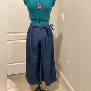 American Eagle Wide Legged Tie Waist Pant in XS